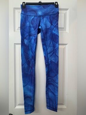 LuluLemon Women’s Blue Swirl Leggings